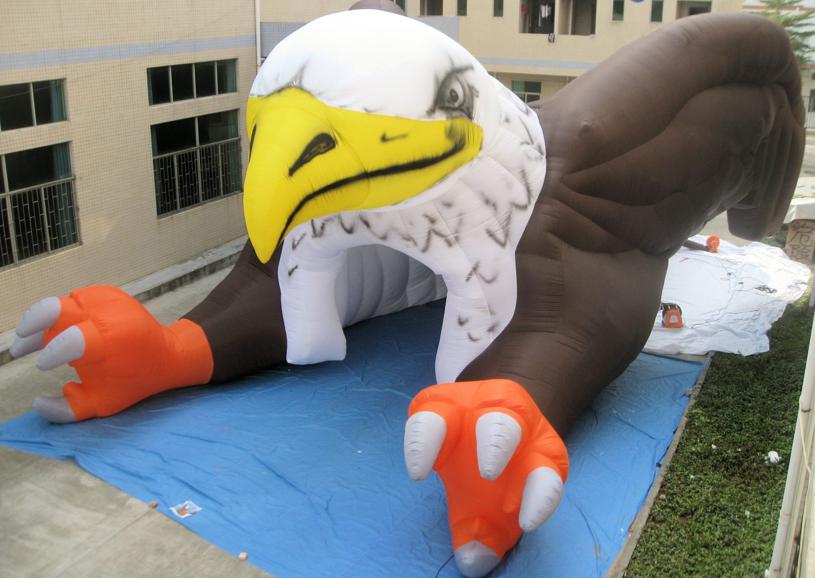 Inflatable eagle